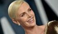 Abrasierte Haare und kein Make-up: Charlize Theron ist kaum wiederzuerkennen