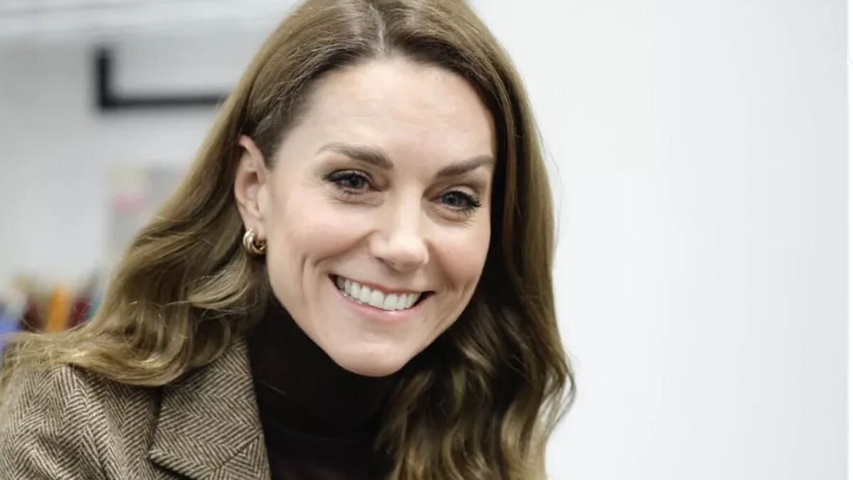 „Sie tanzt barfuß in Hindu-Tempel“ – Prinzessin Kate feiert Holi in ...