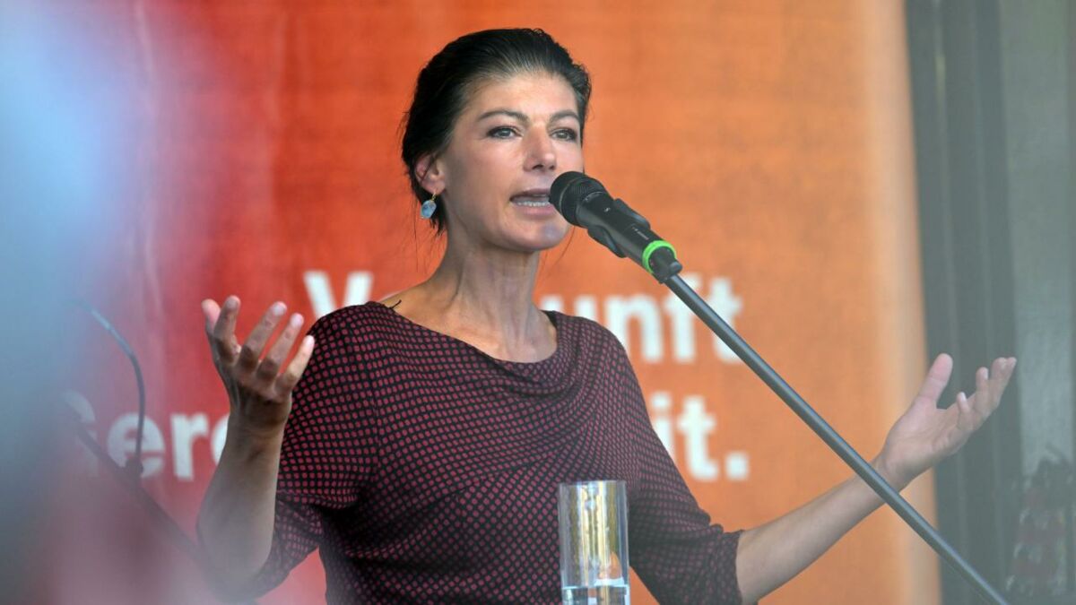 Sahra Wagenknecht (BSW) bei "Markus Lanz": Debatte über "Kriegstreiber"-Wahlplakat 