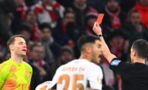 Bittere Premiere: Manuel Neuer sieht im DFB-Pokal erstmals in seiner Karriere Rot