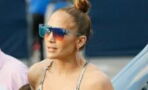 Jennifer Lopez enthüllt ihre Bauchmuskeln in gewagtem Leoparden-Bikini