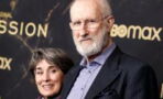 Aus Protest: James Cromwell klebt sich an Starbucks-Theke fest