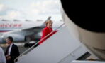 Im Flieger entdeckt: Angela Merkel fliegt bodenständig in der Economy Class