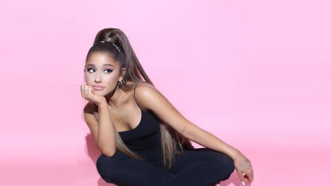 Ariana Grandes Körper zwingt sie momentan in die Knie: “Ich habe solche Schmerzen”