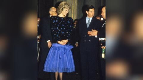 Prinzessin Dianas Kleid für über eine Million Dollar versteigert