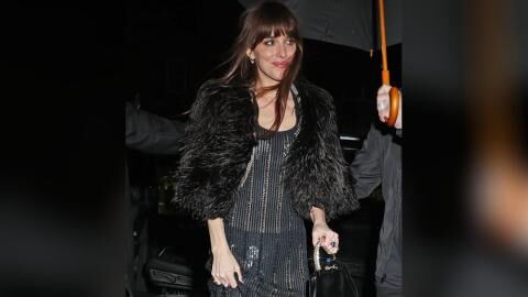 Dakota Johnson feiert "Saturday Night Live"-Moderation - mit Familie