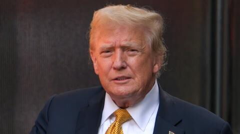 Donald Trump hat als Präsident bei einem Besuch die US-Flagge falsch ausgemalt