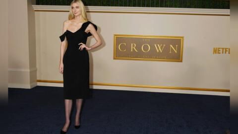 Premiere der finalen "The Crown"-Staffel: Elizabeth Debicki präsentiert Diana-Look