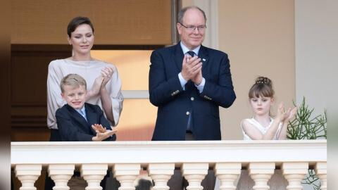 Fürst Albert II. und Charlène zeigen sich mit ihren Zwillingen