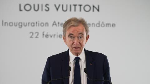 Er überholt Elon Musk als reichster Mann der Welt!