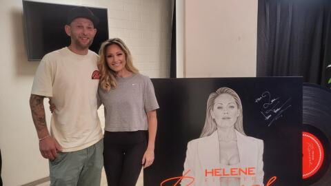 Helene Fischer versteigert signiertes Porträt für den guten Zweck