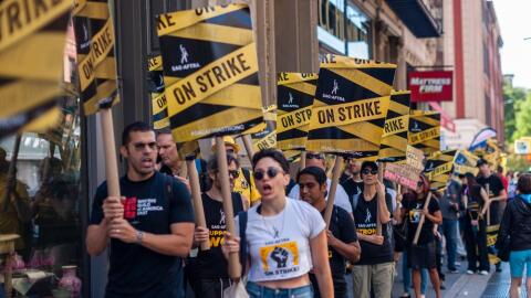 Hollywood-Streik: Drehbuchautoren wollen zurück an Verhandlungstisch