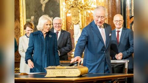 Königspaar Charles und Camilla: Gut gelaunt und volksnah in Hamburg