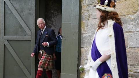 König Charles III. in Schottland: Erster Holyrood-Termin im Kilt