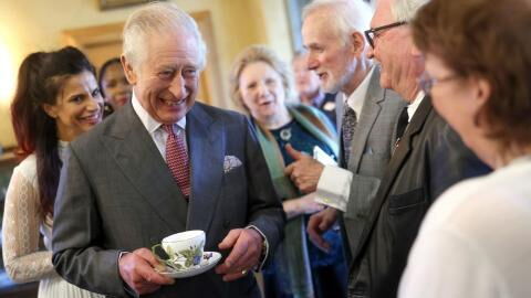 König Charles III.: Britischer Monarch lässt sich Torte schon vor 75. Geburtstag schmecken