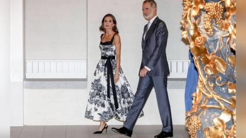 Flower Power in Schwarz-Weiß: Königin Letizia legt Wow-Auftritt hin
