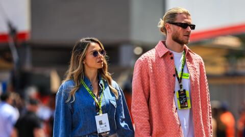 TV-Moderatorin begeistert Fans: Frau von Torwart Loris Karius zeigt sich mit transparentem Outfit