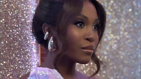 „Ich bin bereit, alles zu erobern“ – Wie Motsi Mabuse mit Mode Kraft zeigt