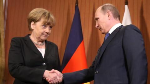 Bärenfleisch und "Abenteuer": Angela Merkel spricht in Memoiren über Staatsbesuche bei Putin