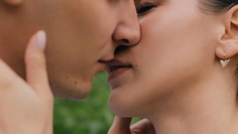 Wenn Liebe lebensgefährlich wird: Schon ein einziger Kuss könnte diese Frau umbringen