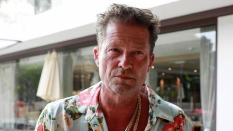 Til Schweiger geht am Stock: Fans machen sich Sorgen