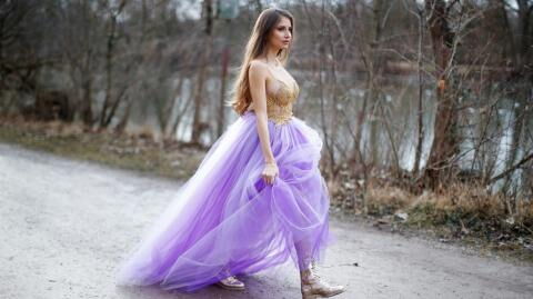 Cathy Hummels postet tiefe Einblicke in ihr Dekolletee - Mats gefällt's!