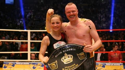 "Sexismus pur": Darum ist Regina Halmich mit Stefan Raab in den Ring gestiegen