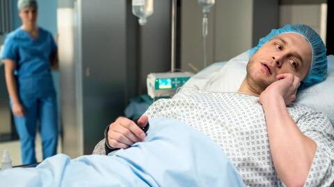 "In aller Freundschaft – die jungen Ärzte": Stirbt dieser Arzt den Serientod?