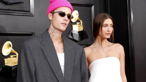 Justin Biebers Frau spricht über dessen Ex-Liebe Selena