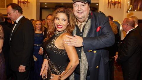 Patricia Blanco gibt ihrem Verlobten das Geburtstagsgeschenk zurück