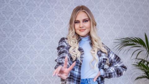 Estefania Wollny passiert ein peinliches Malheur beim Serienstreamen