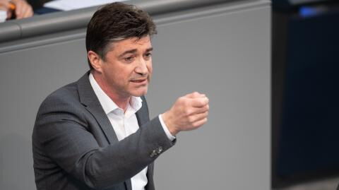 Erste Details: FDP-Politiker soll Ehefrau mit Ex-Pornostar im eigenen Bett betrogen haben