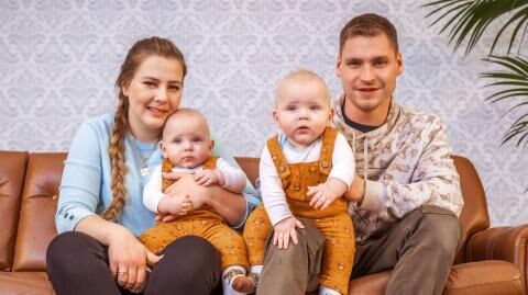 Sarafina Wollny zeigt stolz das Kinderzimmer ihrer Zwillinge