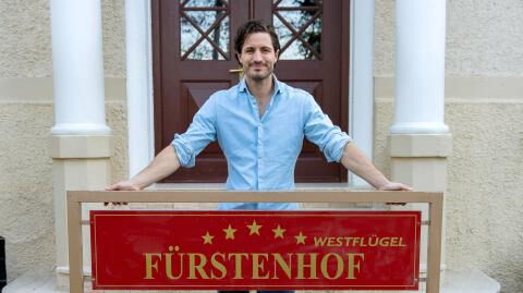 "Skandalbeziehung": "Sturm der Liebe"-Star spricht über seine Kindheit