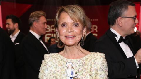 Überraschung im Flugzeug: Unverhoffte Begegnung für Uschi Glas