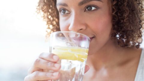 Mythos Zitronenwasser: Hilft die gelbe Frucht wirklich beim Abnehmen?