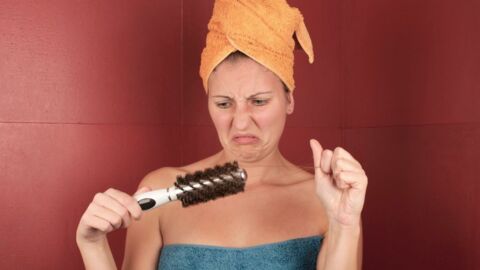 Aus diesem Grund solltest du dein Haar niemals nass bürsten!