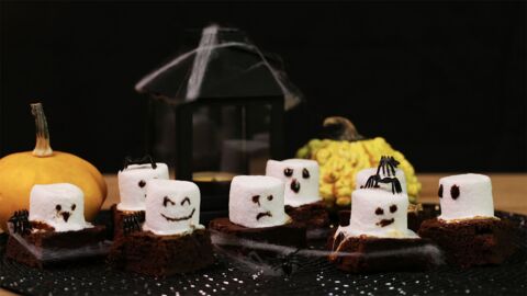 Gruselig köstlich: Mini-Brownies mit Marshmallow-Gespenstern