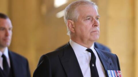 Prinz Andrew kann Vergewaltigungsprozess nicht entgehen: Die Queen entzieht ihm alle Titel