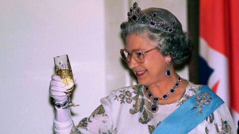 Queen hat geheimen Tunnel im Buckingham Palast, der zu einer der berühmtesten Bars Londons führt