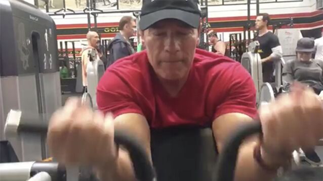 Arnold Schwarzenegger revient à la salle de sport un mois après son  opération du coeur