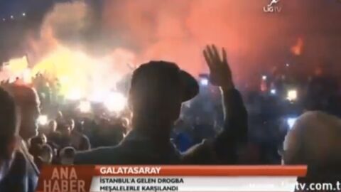Didier Drogba accueilli comme un roi par les fans de Galatasaray