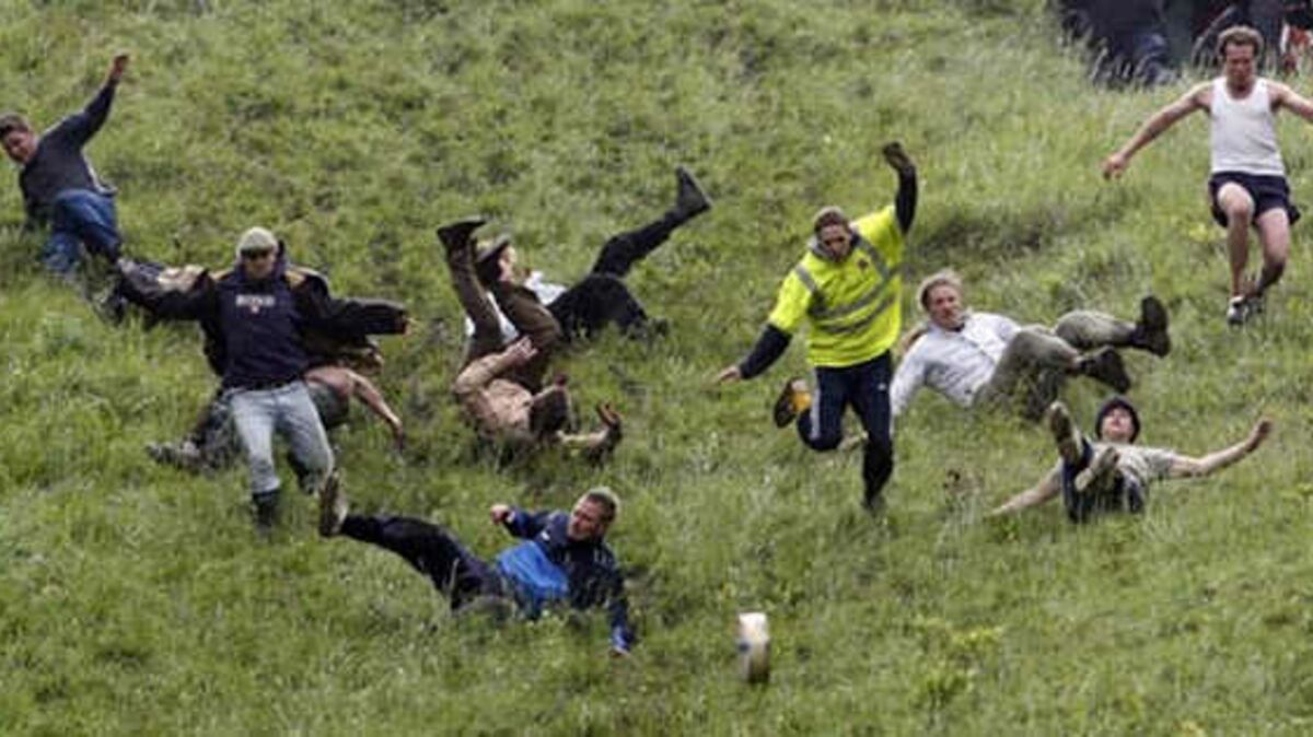 Découvrez le Cheese Rolling, le sport le plus bête du monde