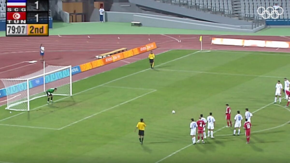 Lors des JO d’Athènes en 2004, Mohamed Jdidi doit tirer son penalty 6 fois lors de la rencontre Tunisie – Serbie-Monténégro. L’arbitre estime que les joueurs entrent prématurément dans la surface de réparation avant la frappe de l’attaquant. https://t.co/CKPlcNyrIy