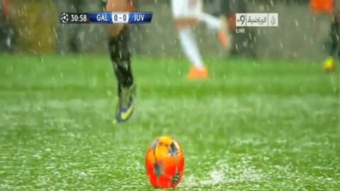 Insolite : Galatasaray - Juventus interrompu par la neige, des images incroyables
