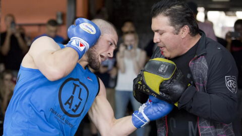 Javier Mendez, coach en striking de Khabib Nurmagomedov, explique la stratégie contre Conor McGregor