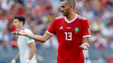 Ligue 2 : Khalid Boutaïb pète un plomb et monte en tribunes pour en découdre avec un supporteur 