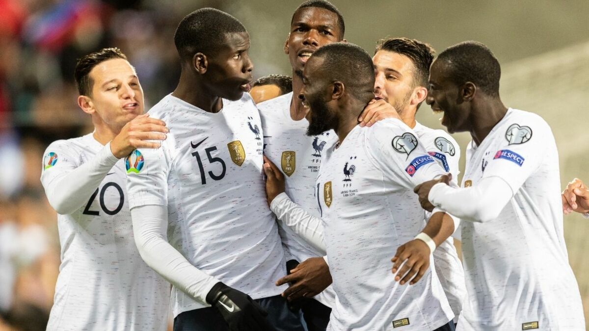 Kurt Zouma Filme En Train De Maltraiter Son Chat Le Joueur Des Bleus Cree Le Scandale