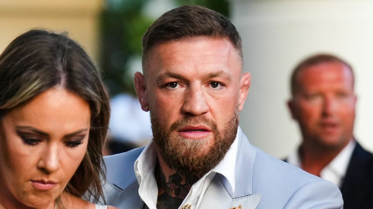 UFC : énervé, Conor McGregor Met Un Coup De Pression à Des Fans Lors De ...