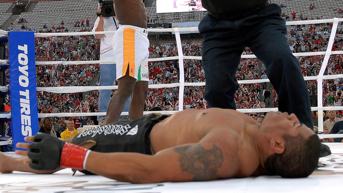 Voici Jay Ellis, le pire combattant de MMA de l'histoire : 105 défaites, dont 31 par KO (VIDEO)